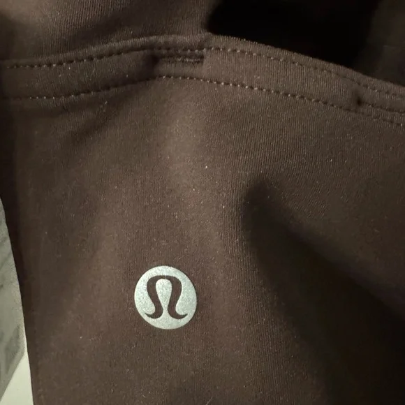 Lululemon Logo Elastic Everlux Shelf Tank NWT Size 4. - Picture 6 of 7